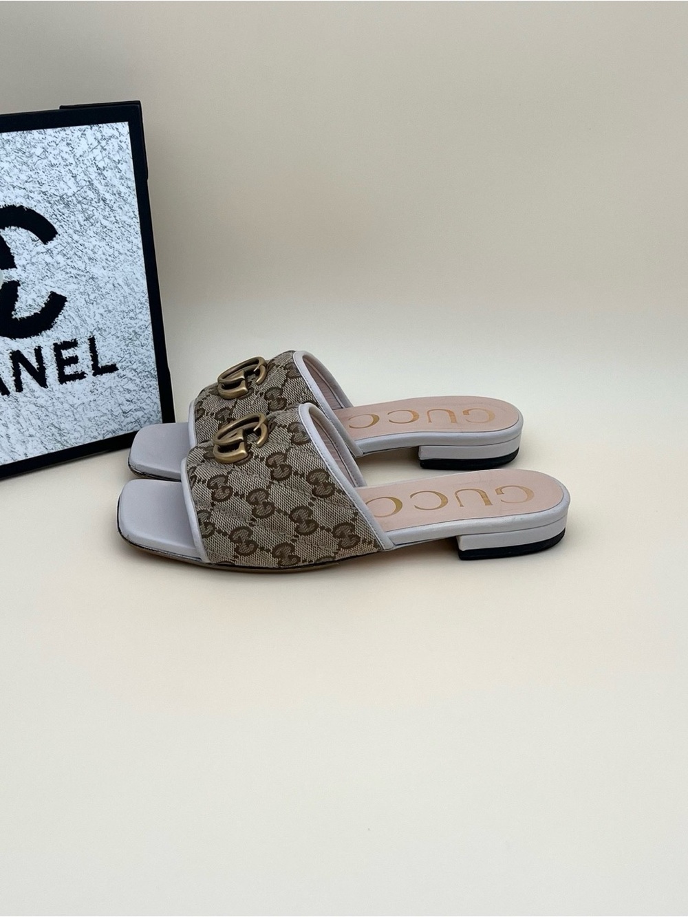 🚩steal Gucci Beige GG Canvas Horsebit Slide Mules with White Trim